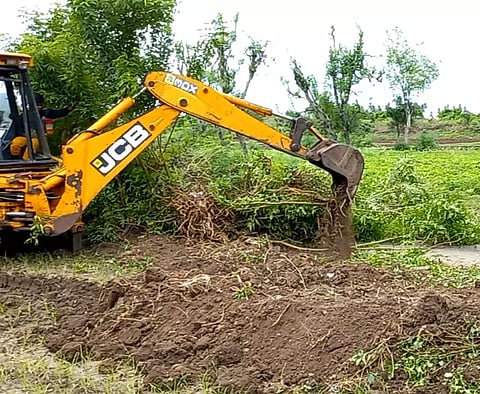 மயான வழிப்பாதை ஆக்கிரமிப்புகள் அகற்றம்