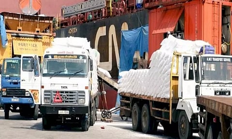 இலங்கைக்கு இந்தியா 21 ஆயிரம் டன் யூரியா உதவி