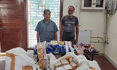 செஞ்சி அருகே சொகுசு பஸ்சில் ரூ.2½ லட்சம் குட்கா கடத்தல் டிரைவர் உள்பட 2 பேர் கைது