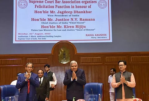 நீதிபதிகளை குறிவைத்து விமர்சிப்பதா? துணை ஜனாதிபதி