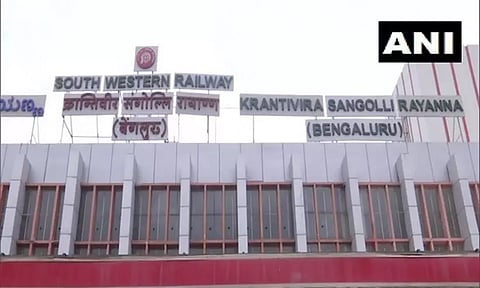 பெங்களூரு ரெயில் நிலையத்தில் பிரசவ வலியால் துடித்த கர்ப்பிணிக்கு பிரசவம் பார்த்த ரெயில்வே பெண் போலீஸ்