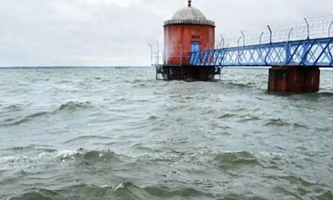 சென்னை புறநகர் பகுதியில் பலத்த மழை செம்பரம்பாக்கம் ஏரிக்கு நீர்வரத்து அதிகரிப்பு - கடல்போல் காட்சியளிக்கிறது