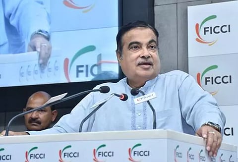 பொதுமக்கள் முதலீட்டில் நெடுஞ்சாலைகள் அமைக்கும் திட்டம் - நிதின் கட்காரி