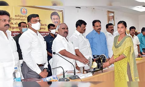 கலெக்டர் அலுவலகத்தில் மக்கும், மக்காத குப்பைகள் தரம் பிரித்தல் கண்காட்சி - அமைச்சர்கள் பங்கேற்பு