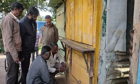 குன்னூரில், பள்ளி வளாகம் அருகே புகையிலை பொருட்கள் விற்ற கடைக்கு 'சீல்' அதிகாரிகள் நடவடிக்கை