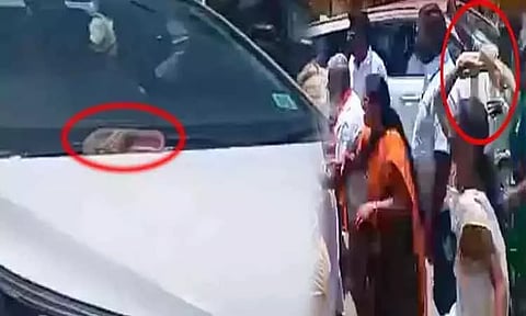 அமைச்சர் கார் மீது காலணி வீசிய வழக்கு - பாஜகவை சேர்ந்த 2 பெண்களுக்கு ஜாமின்..!