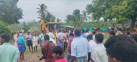 ஆக்கிரமிப்பை அகற்ற பொதுமக்கள் எதிர்ப்பு