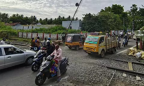 ரெயில்வே மேம்பாலம் அமைக்கப்படுமா?