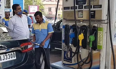 மாநில அரசு வரியை உயர்த்தியது மேகாலயாவில் பெட்ரோல், டீசல் விலை உயர்வு