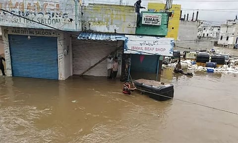 பாகிஸ்தானில் வெள்ளத்தால் கடும் பாதிப்பு; தேசிய அவசர நிலை பிறப்பிப்பு