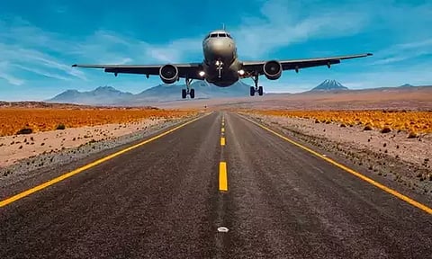 மலேசியா சென்ற விமானத்தில் நடுவானில் கர்ப்பிணிக்கு திடீர் பிரசவ வலி - சென்னையில் அவசரமாக தரையிறக்கப்பட்டதால் பரபரப்பு