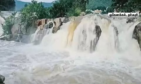 ஒகேனக்கல் காவிரியில் மீண்டும் வெள்ளப்பெருக்கு - கரையோர மக்களுக்கு எச்சரிக்கை