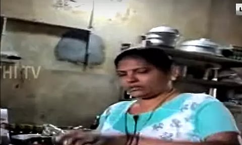 டீ கடை என நினைத்த போலீசுக்கு காத்திருந்த அதிர்ச்சி - உள்ளே ஒரு பெண்... அதிர்ச்சி வீடியோ