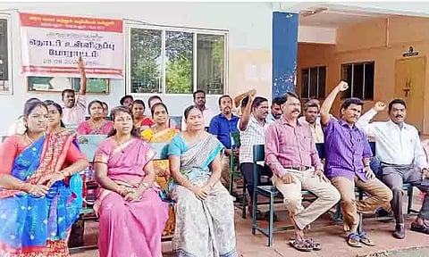 அரசு கல்லூரி விரிவுரையாளர்கள் 2-வது நாளாக உள்ளிருப்பு போராட்டம்