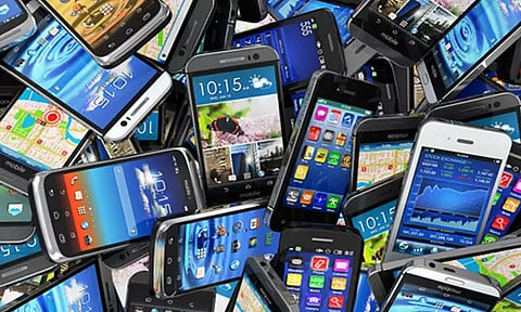 மத்தியப் பிரதேசத்தில் லாரியில் இருந்து ரூ.12 கோடி மதிப்புள்ள செல்போன்கள் கொள்ளை