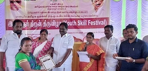 திறன் வளர்ப்பு பயிற்சி திட்டத்தை இளைஞர்கள் முழுமையாக பயன்படுத்திக்கொள்ள வேண்டும்- ஏ.கே.எஸ்.விஜயன்