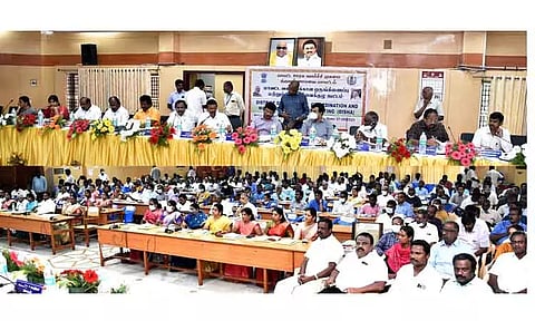 சுங்கச்சாவடியை சட்ட விதிகளை பின்பற்றி அகற்ற முயற்சி செய்து வருகின்றோம்