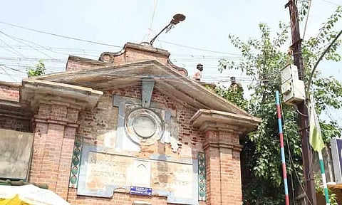 மணிக்கூண்டை புதுப்பிக்கும் பணி தொடக்கம்