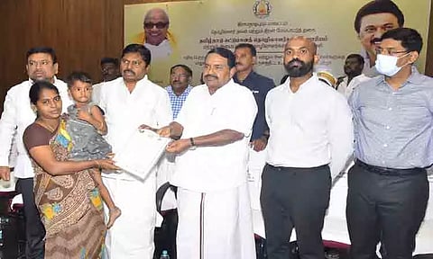 ரூ.43 லட்சத்தில் பாதுகாப்பு உபகரணம், நலத்திட்ட உதவிகள்