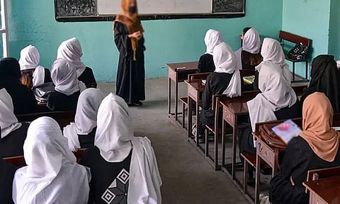 ஆப்கான் பெண்கள் கல்வி கற்க வெளிநாடு செல்ல தடை: தலீபான்கள் அடாவடி
