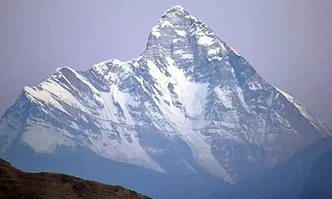 காஷ்மீர் பனிமலையில் தவித்த அங்கேரி மலையேற்ற வீரர் விமானப்படையால் மீட்பு