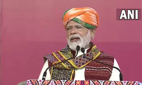 குஜராத்தில் ரூ.4,400 கோடி மதிப்பிலான வளர்ச்சி திட்ட பணிகளுக்கு அடிக்கல் நாட்டினார் பிரதமர் மோடி