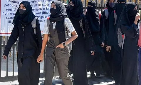 'ஹிஜாப்' தடைக்கு எதிரான மேல்முறையீடு: சுப்ரீம் கோர்ட்டில் நாளை விசாரணை