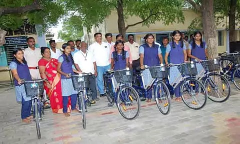 விலையில்லா சைக்கிள் வழங்கும் விழா