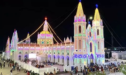 உலகப்புகழ் பெற்ற வேளாங்கண்ணி புனித ஆரோக்கிய மாதா பேராலய ஆண்டு திருவிழா இன்று தொடக்கம்