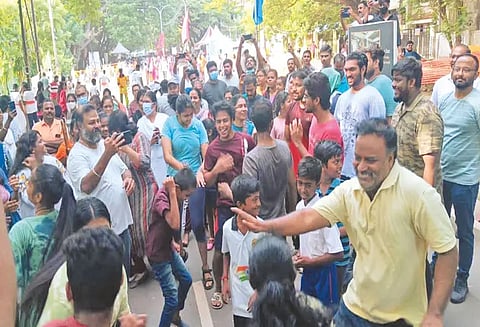 கொரட்டூரில் பொதுமக்கள் பங்கேற்ற 'வீதி திருவிழா' கோலாகலம்