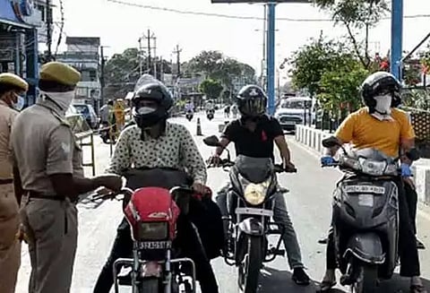 நன்னடத்தை பிரமாண பத்திரம் எழுதி கொடுத்த 422 ரவுடிகள் திருந்தி வாழ்கிறார்களா? போலீசார் திடீர் கண்காணிப்பு