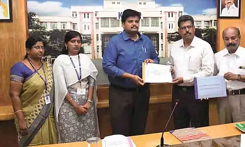 கரூர் மாவட்டத்தில் 2023-ம் ஆண்டிற்கான வரைவு வாக்குச்சாவடி மையங்களின் பட்டியல் வெளியீடு