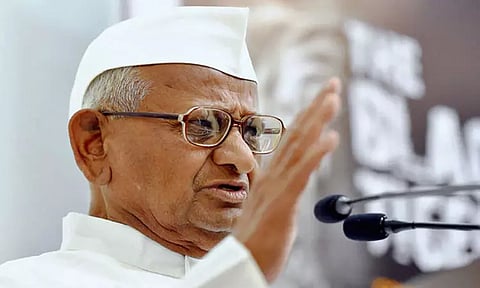 அதிகார போதை கண்ணை மறைக்கிறது, மறந்து விட்டீர்களா கெஜ்ரிவால்...கடிதம் எழுதிய அன்னா ஹசாரே...!