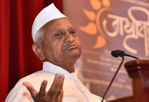 டெல்லி அரசின் மது கொள்கையை கண்டித்து அரவிந்த் கெஜ்ரிவாலுக்கு அன்னா ஹசாரே கடிதம்