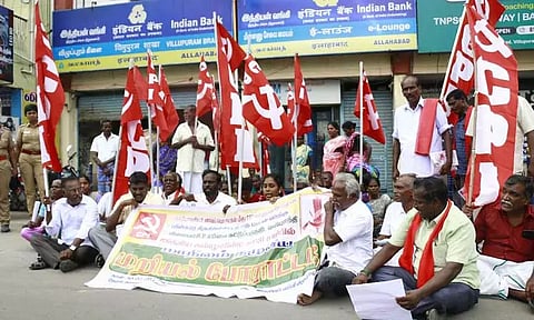 விழுப்புரம் மாவட்டத்தில் இந்திய கம்யூனிஸ்டு கட்சியினர் 7 இடங்களில் சாலை மறியல் 194 பேர் கைது