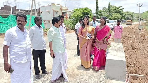 சாலை பணிகளை எம்.எல்.ஏ. ஆய்வு