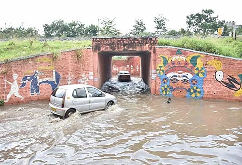 ராமநகரில் தொடர் கனமழை-மேலும் ஒரு ஏரி உடையும் அபாயம்; பொதுமக்கள் பீதி