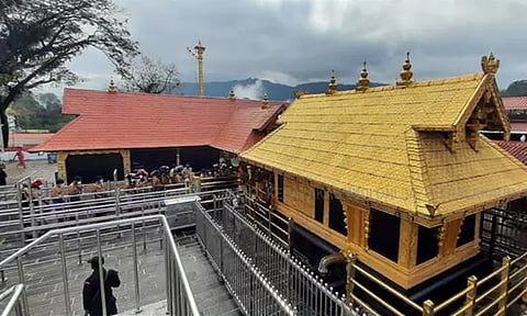 சபரிமலை கோவிலில் தங்க மேற்கூரை பராமரிப்பு பணி தொடக்கம்: 3 நாட்களுக்குள் முடிக்க திட்டம்