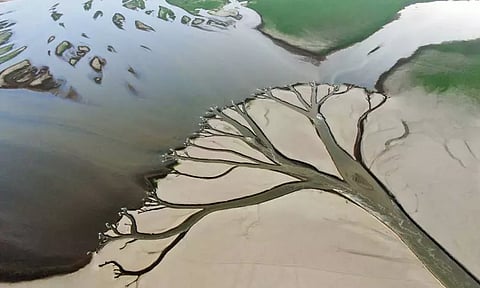 சீனா முழுவதும் வரலாறு காணாத வறட்சி: 25% சுருங்கிய பெரிய நன்னீர் ஏரி