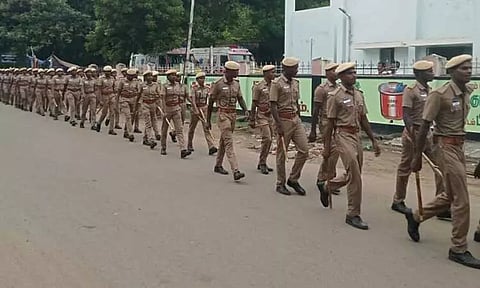 விநாயகர் சதுர்த்தியை முன்னிட்டு சங்கராபுரத்தில் போலீசார் கொடி அணிவகுப்பு