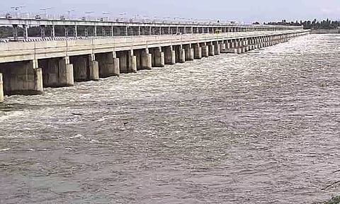 மாயனூர் கதவணையில் இருந்து 1 லட்சத்து 95 ஆயிரத்து 81 கனஅடி தண்ணீர் திறப்பு