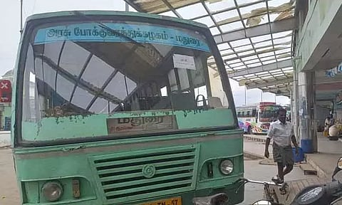 இழப்பீடு வழங்காததால் அரசு பஸ் ஜப்தி