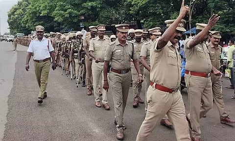 உளுந்தூர்பேட்டையில் போலீசார் கொடி அணிவகுப்பு