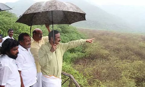 சேலம் மாநகர குடிநீருக்காக பனமரத்துப்பட்டி ஏரியில் ஆய்வு: விவசாய நிலங்களை அழித்து 8 வழிச்சாலை திட்டத்தை கொண்டு வரக்கூடாது டாக்டர் அன்புமணி ராமதாஸ் எம்.பி. பேட்டி