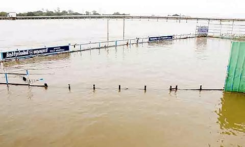 உத்தமர்சீலியில் தரைப்பாலம் மூழ்கியது