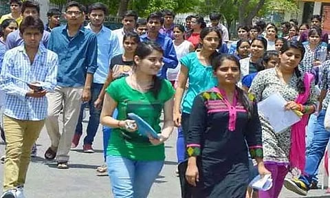 இளங்கலை பட்டப்படிப்புகளுக்கான 2-ம் ஆண்டு பருவத்தேர்வுகளில் தமிழ் கட்டாயம் - உயர்கல்வித்துறை உத்தரவு