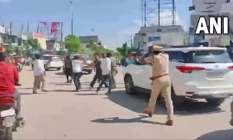 தெலுங்கானாவில் மத்திய மந்திரி நிர்மலா சீதாராமனின் வாகனத்தை தடுத்து நிறுத்தி மறியல்! காங்கிரஸ் - பாஜக தொண்டர்கள் மோதல்