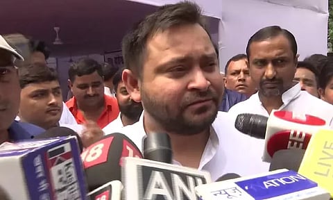 பா.ஜனதாவை சேர்ந்த 1000 எம்.எல்.ஏ.க்கள் மற்றும் 300 எம்.பி.க்கள் அனைவரும் புனிதமானவர்களா? தேஜஸ்வி யாதவ் கேள்வி