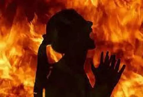 அவுரங்காபாத் போலீஸ் கமிஷனர் அலுவலகத்தில் பெண் தீக்குளிப்பு