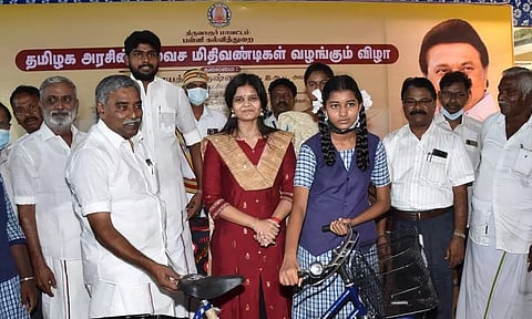 160 மாணவிகளுக்கு விலையில்லா சைக்கிள்